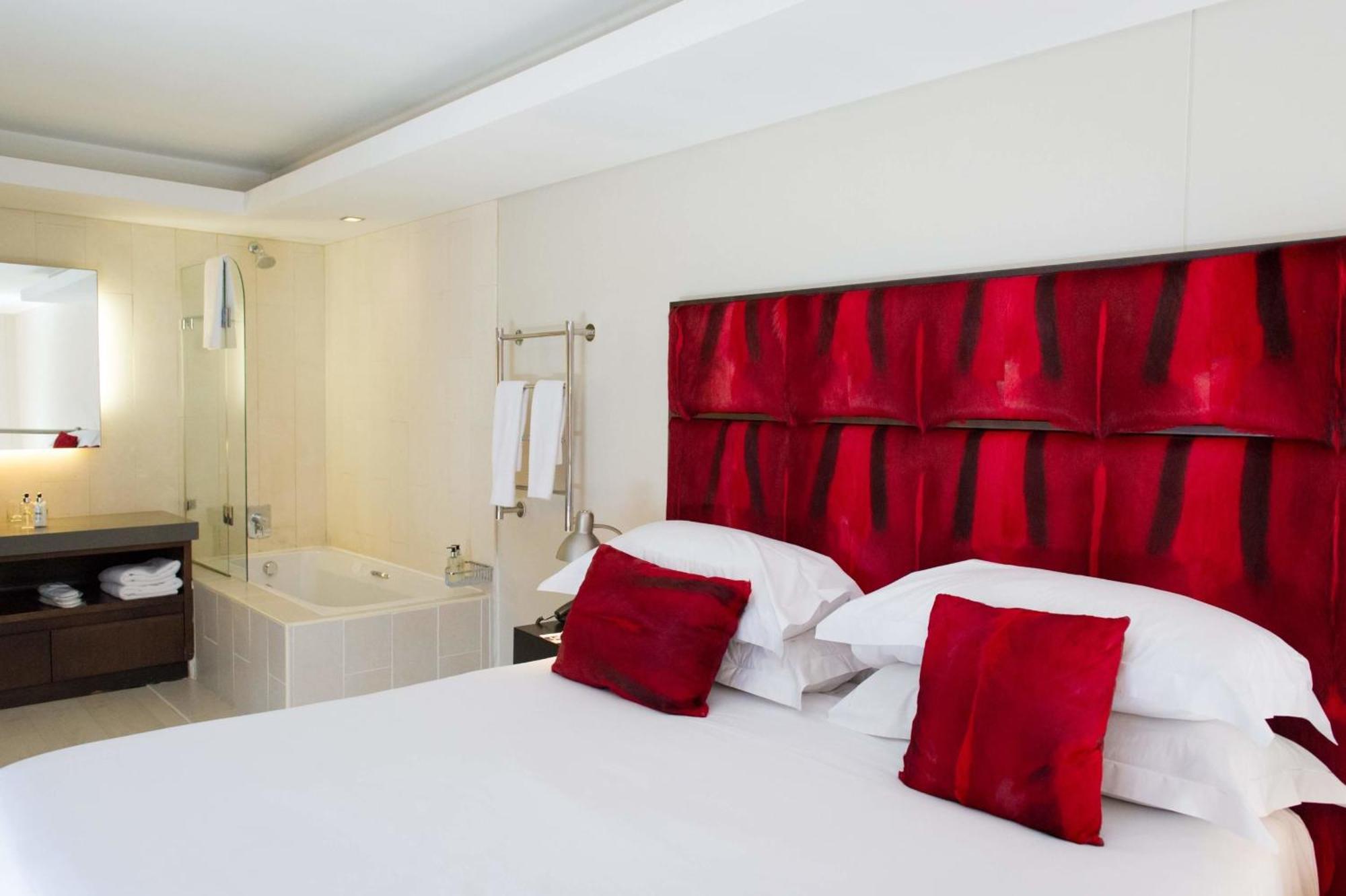 Executive Suite,1213056502:JPEG